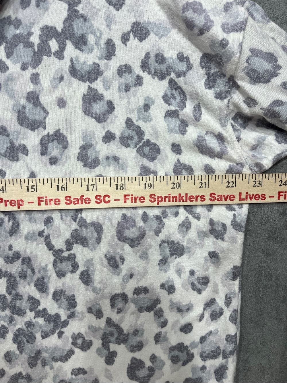 Calvin Klein Performance Gray Leopard Print Cowl‎ Neck Pullover Medium - Picture 5 of 6